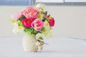 Last minute Valentine's Day gifts: Flowers in a vase