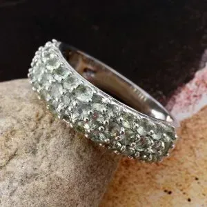 Green sapphire ring in sterling silver.