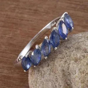 Sapphire Rings: How to Buy the Perfect Gift