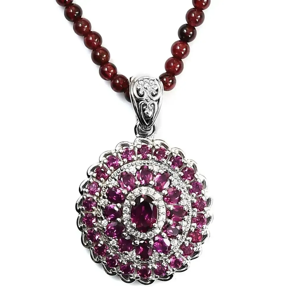Orissa garnet pendant in sterling silver. 
