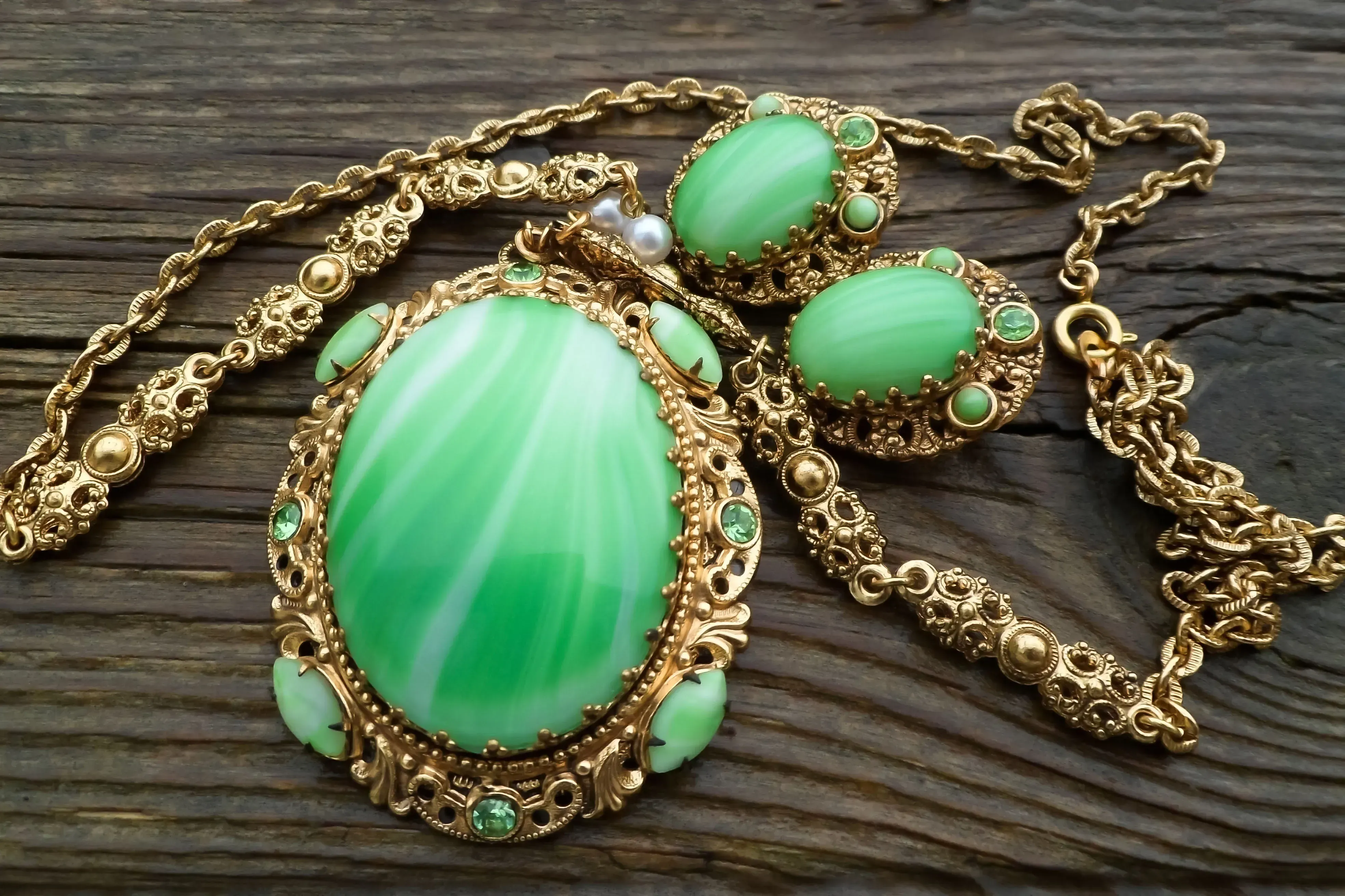 Featured Image: The Ginchiest 50s Jewelry Trends