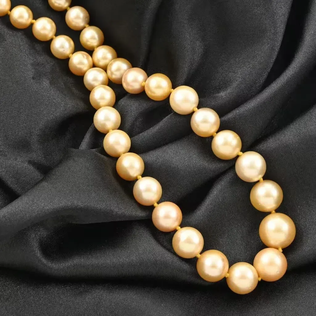 1960s jewelry trends pearl necklace