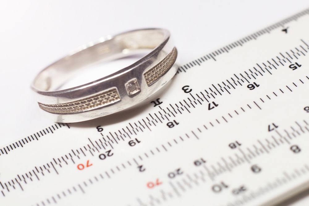 Ring Size Guide: Foolproof Methods to Measure Your (Partner's) Ring Size