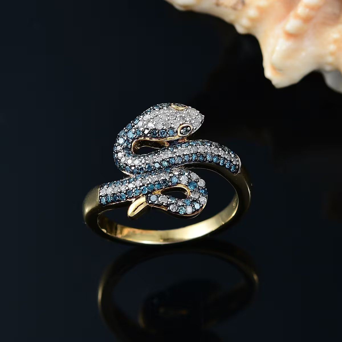 snake ring in gold and diamonds