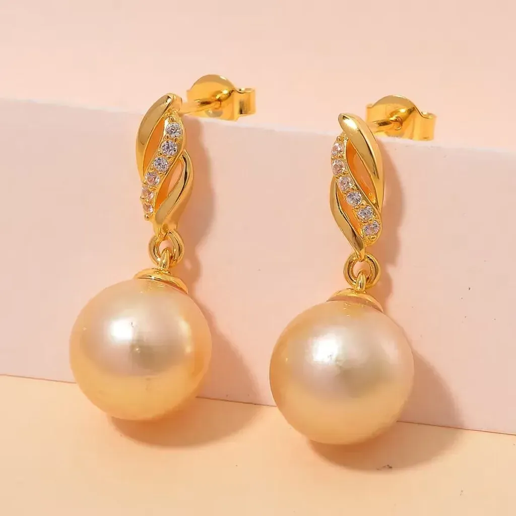 Pearl earrings for her