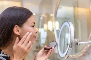 Use a bronzer at the highest points of your face.