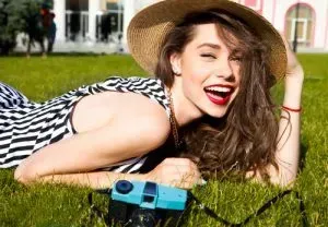 Of all summer makeup tips, going minimal is the most important!