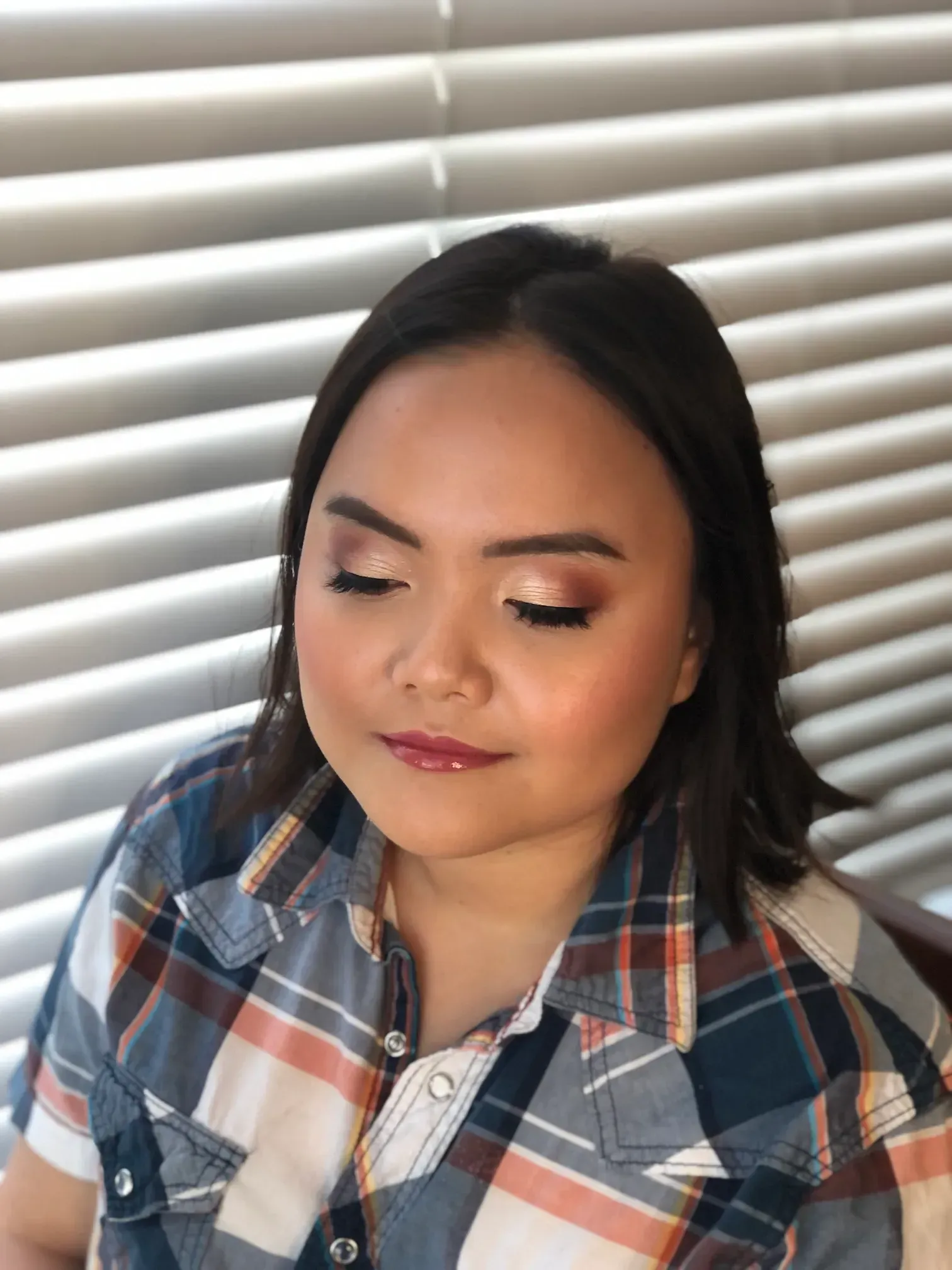Woman with medium complexion, displaying airy makeup style.