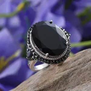 Black spinel cocktail ring in sterling silver. 