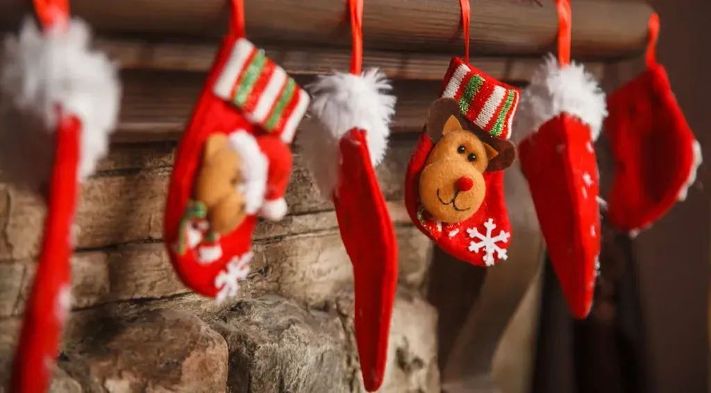 10 CHRISTMAS STOCKING STUFFERS UNDER $10