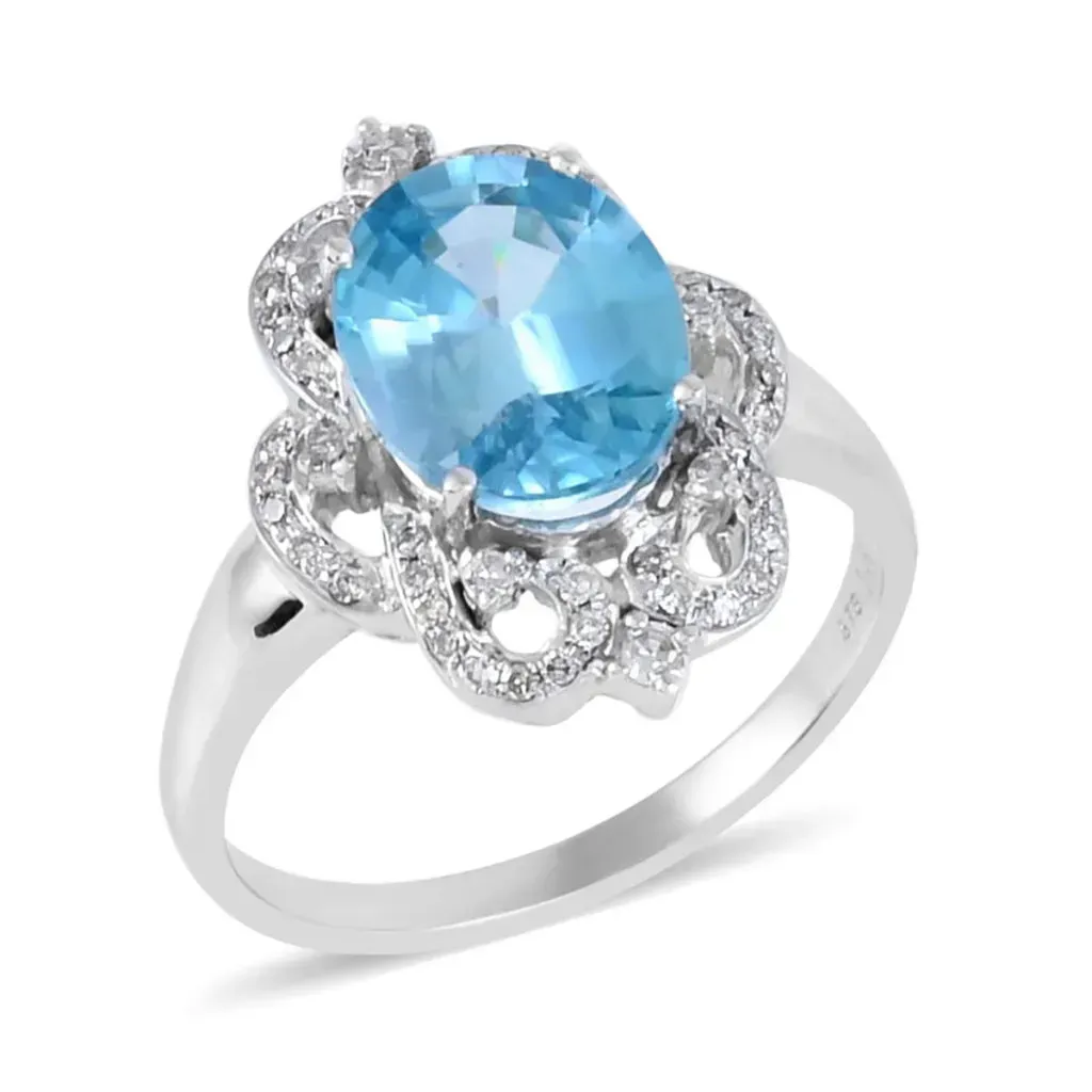Blue gemstone ring in white gold. 