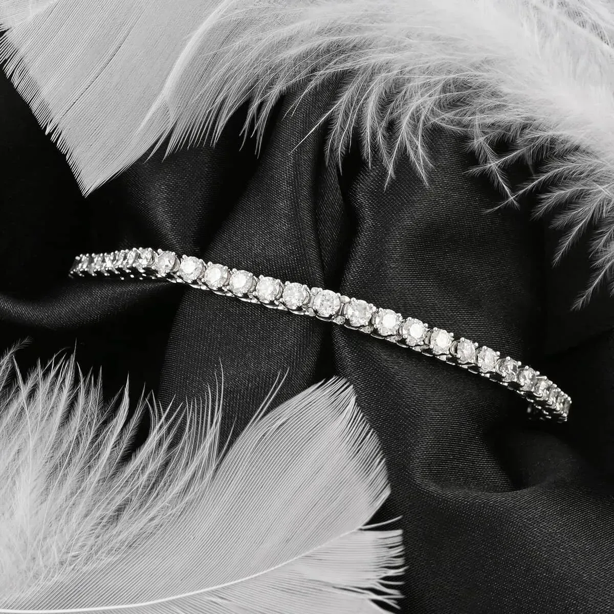 10K White Gold Diamond Tennis Bracelet 