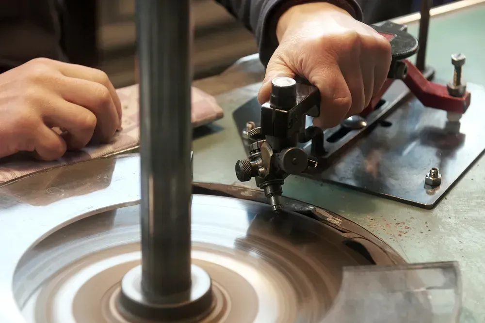 Diamond Cutting: The Art Behind the Sparkle