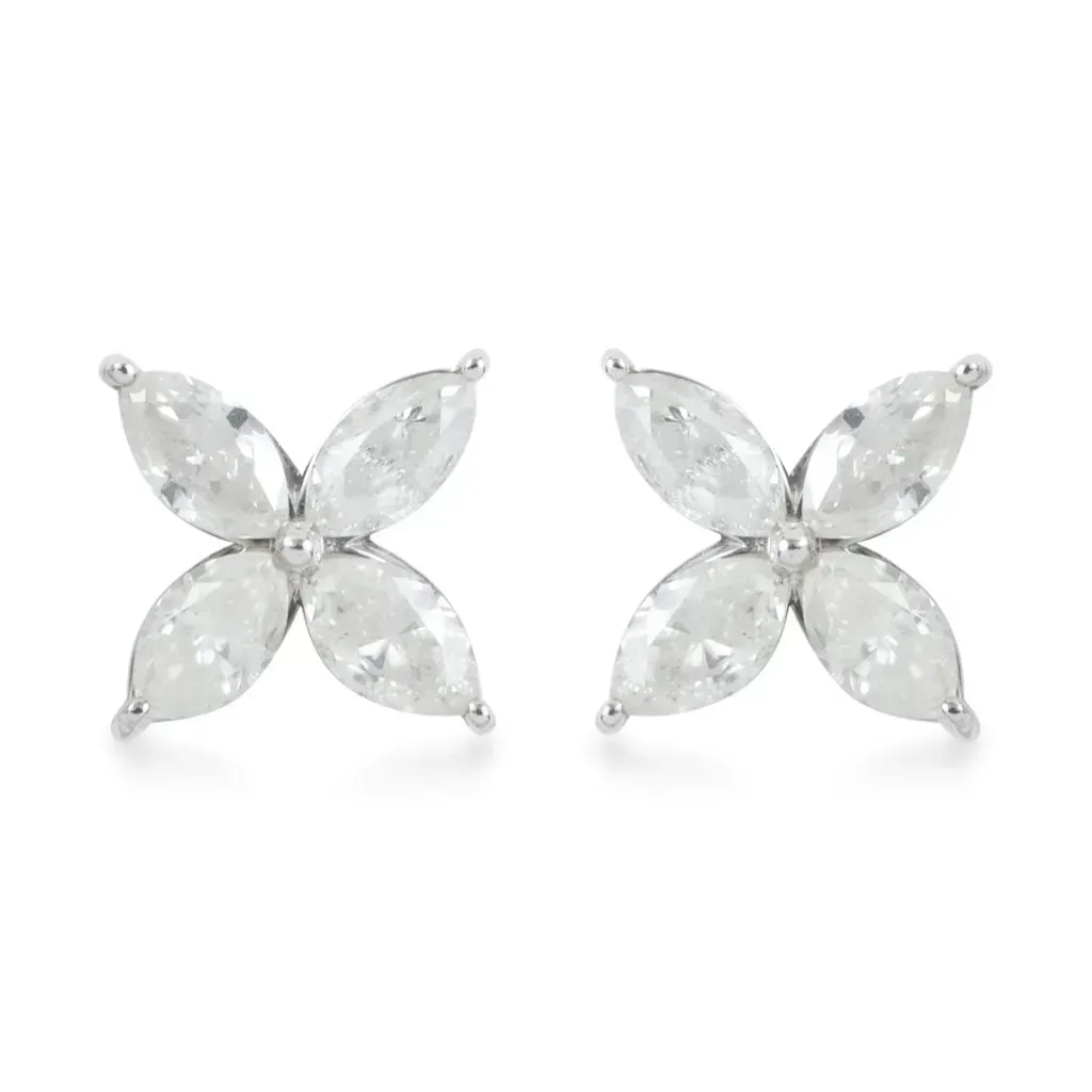 Diamond earrings in white gold. 