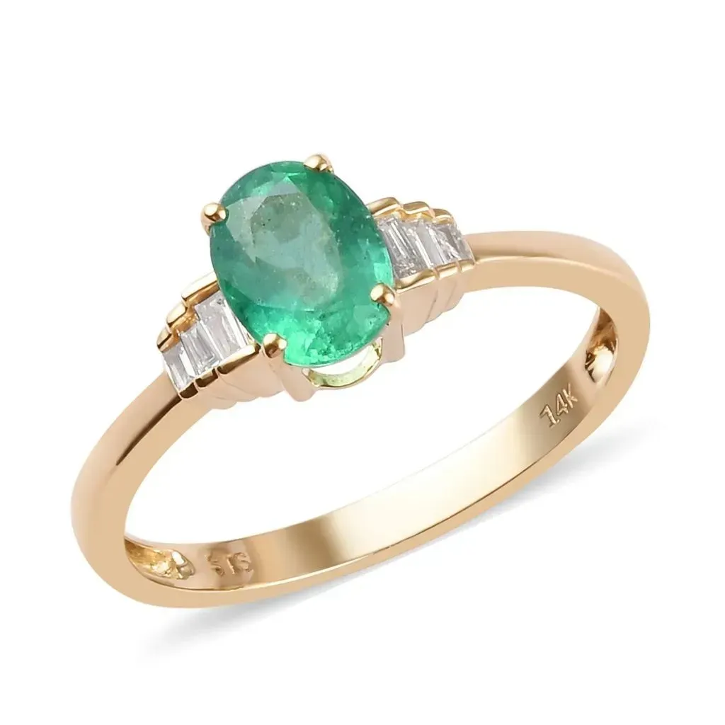 Emerald solitaire ring in 14K yellow gold. 