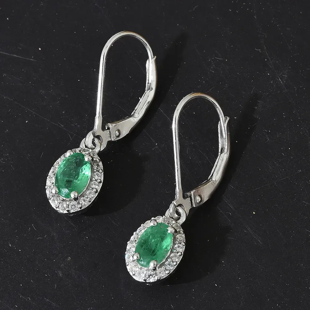 Emerald earrings in sterling silver. 