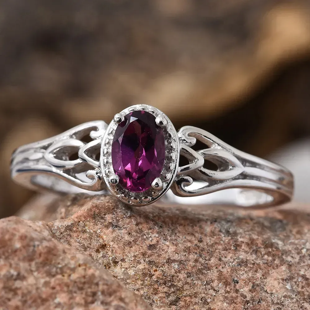 Purple garnet ring in sterling silver. 