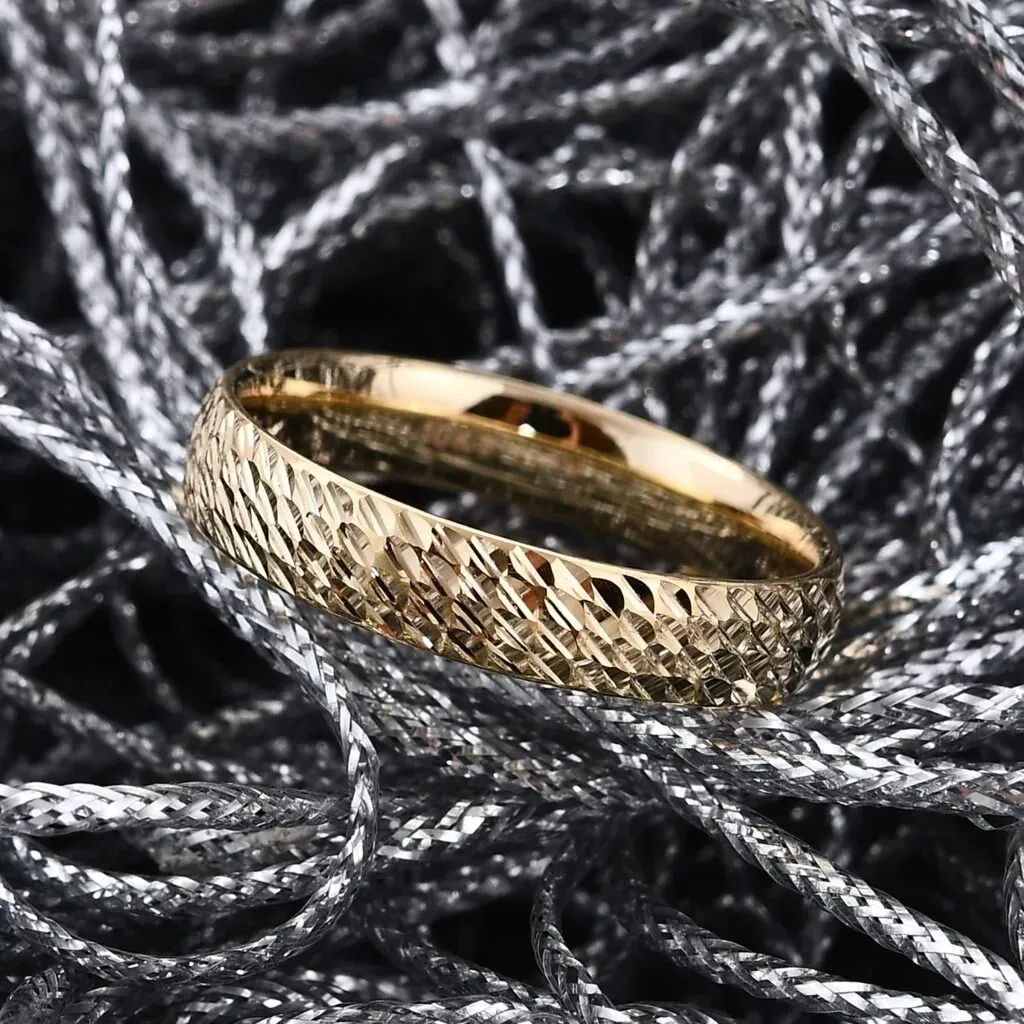 10K Yellow Gold Diamond-cut Band Ring 1.35 Grams