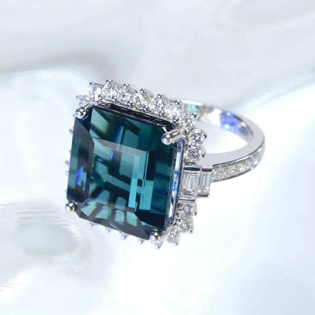 Indicolite Ring in White Gold.