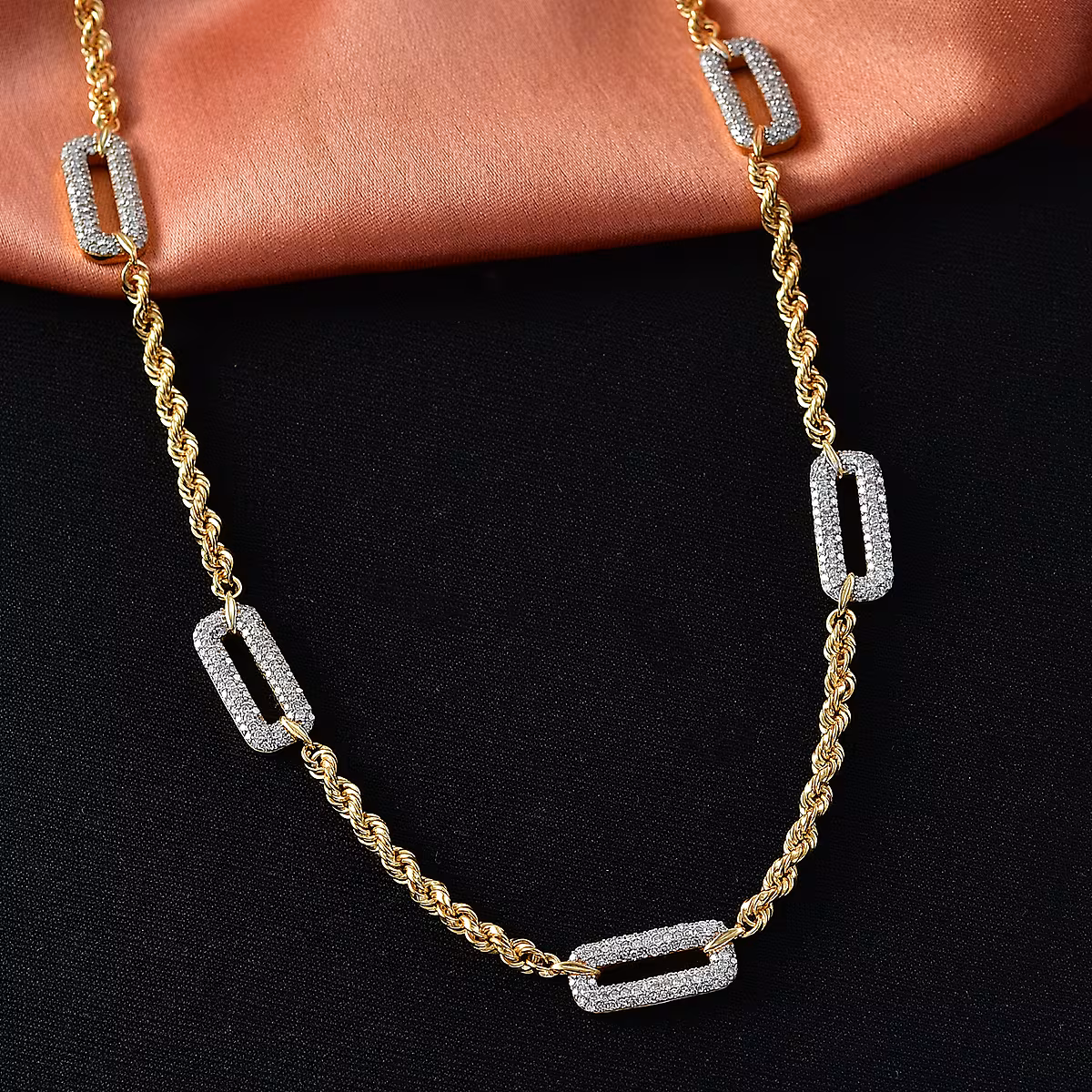 Diamond Necklaces: The Complete Guide to Styles, Shopping Tips, and Finding Your Perfect Piece 