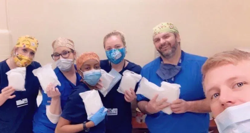 Shop LC Sharing Face Masks with Those in Need