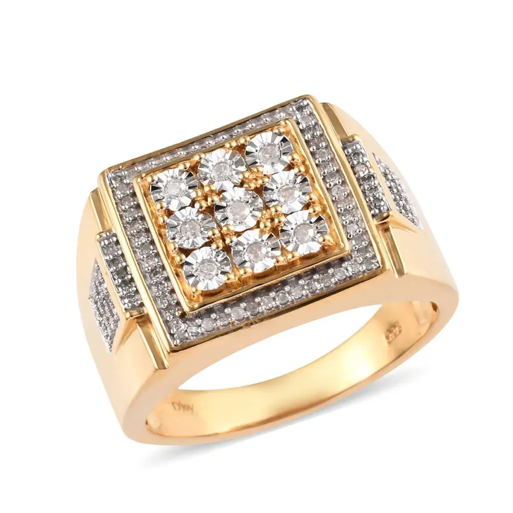 Geometric diamond ring in yellow gold. 