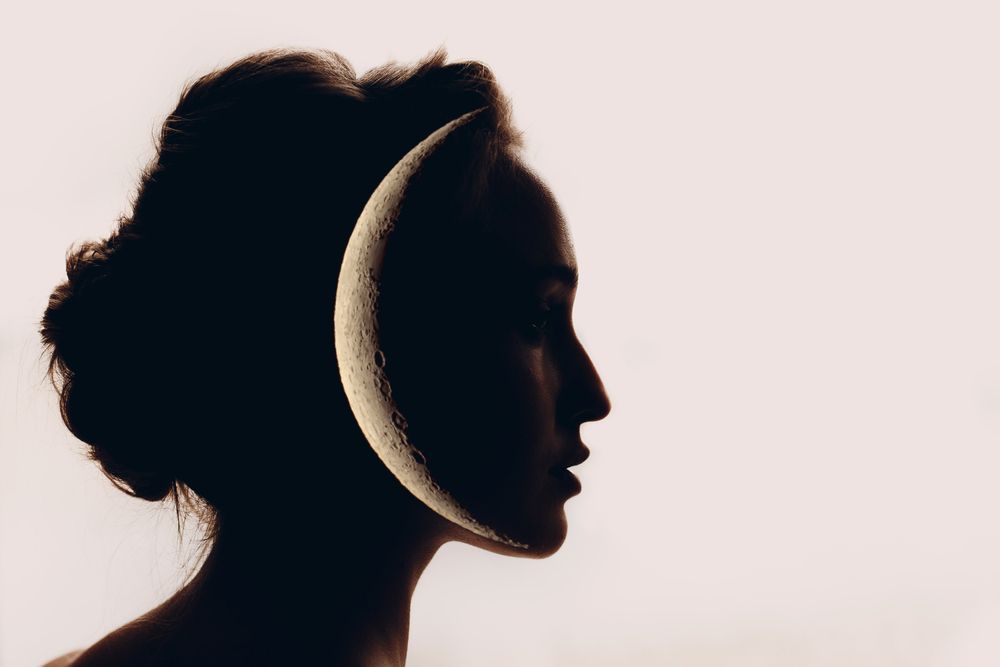 moon-feminine_1830440768.jpeg
