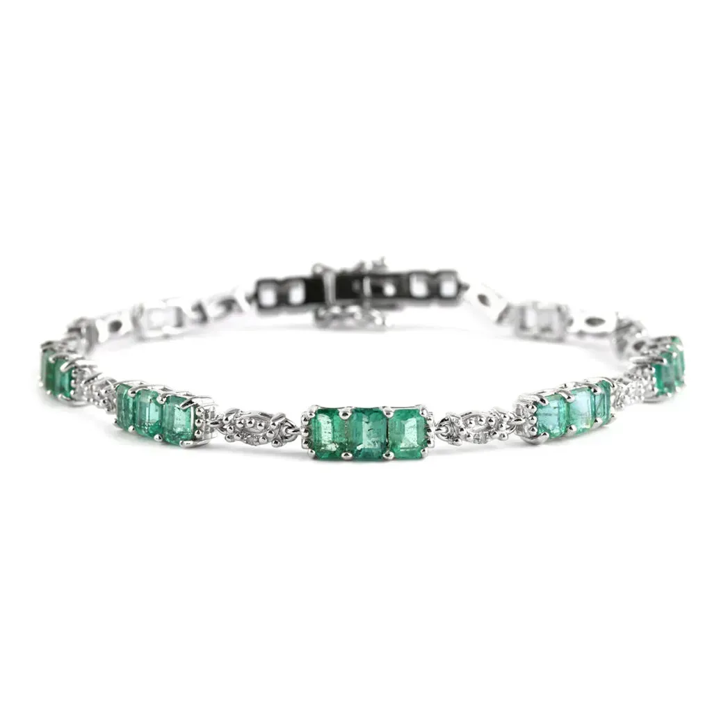 Green emerald bracelet in sterling silver.