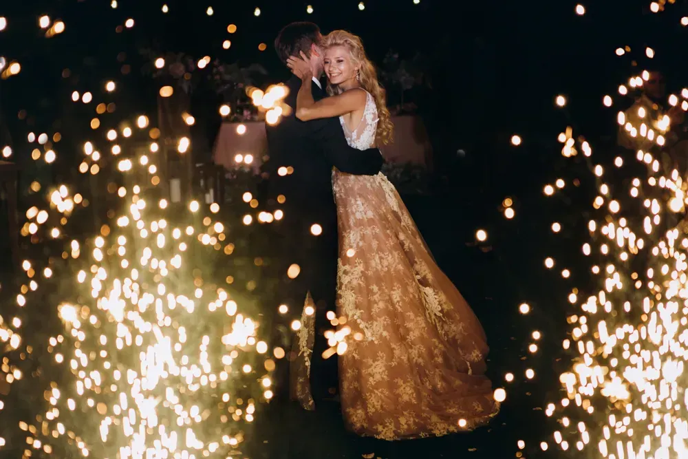 From Pinterest Predictions to Reality: Orange is Taking Over 2023 Weddings
