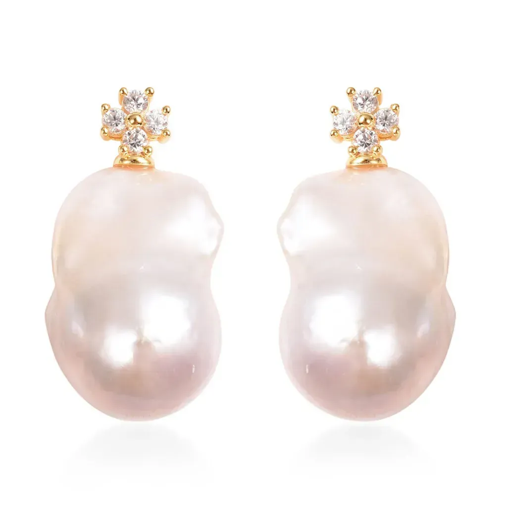 Baroque pearl earrings. 