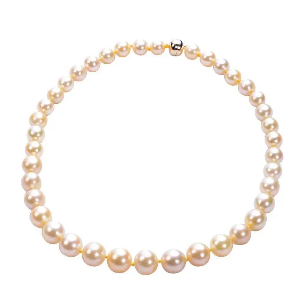 Pearl necklace. 