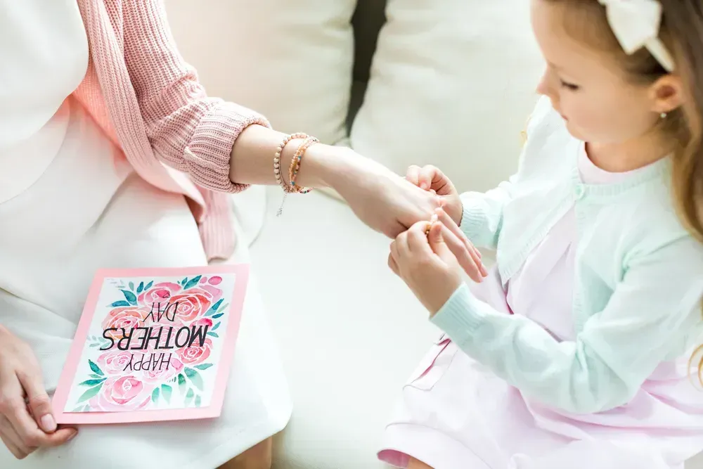 Discovering the Best Personalized Jewelry for Moms
