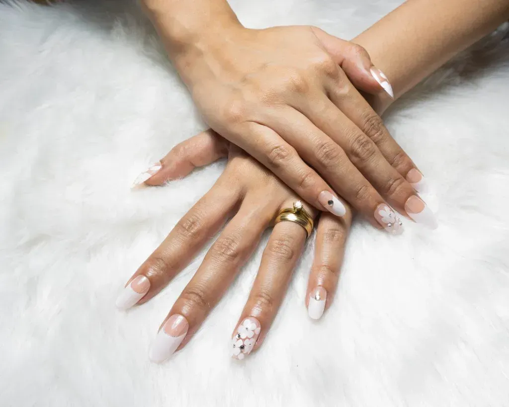 Press On Nail Hacks: Easy Tips for Using &amp; Applying