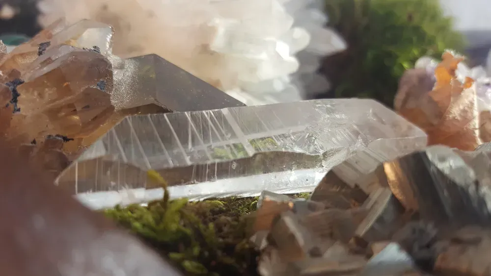 Clear Quartz: Gem Crystal Meaning, Properties, & Decor