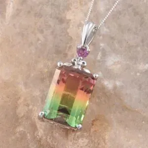 Rainbow quartz pendant in sterling silver. 
