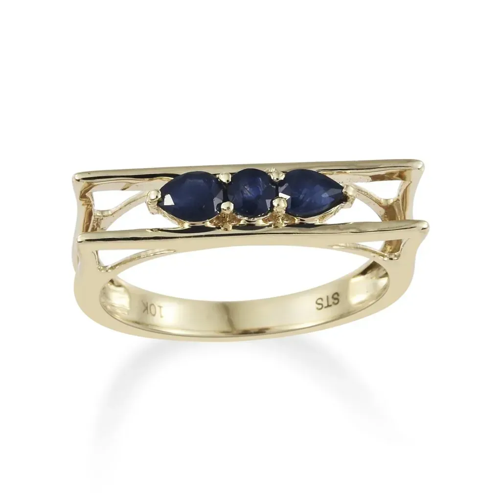 Sapphire gold ring in 10K yellow gold. 