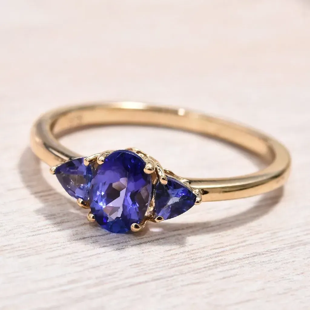 AAA tanzanite ring in yellow gold. 