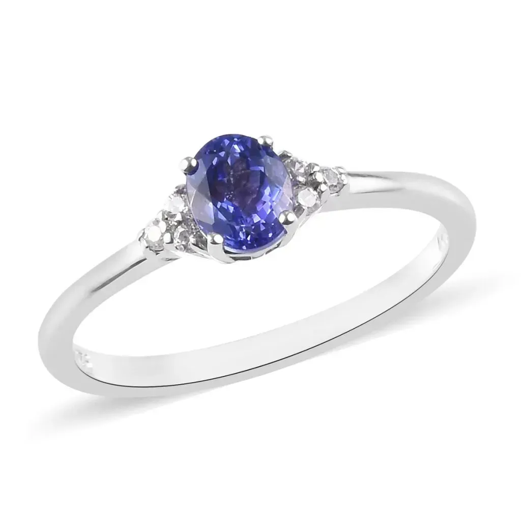 Solitaire tanzanite ring. 