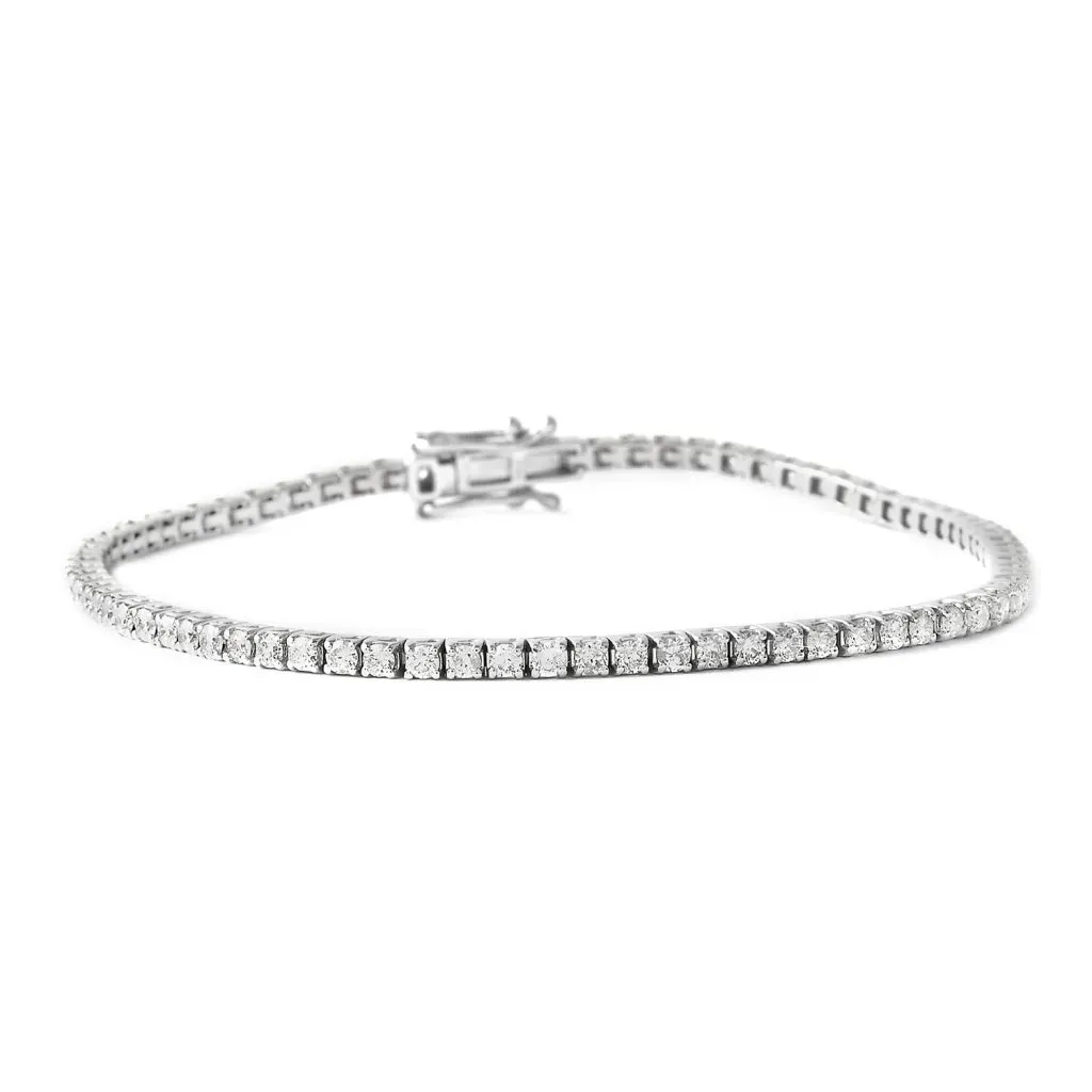 Diamond tennis bracelet in white gold. 