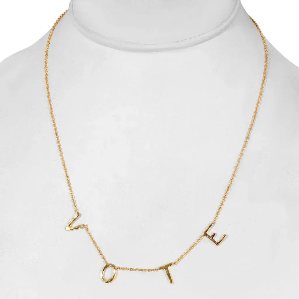 Vote necklace in yellow gold. 