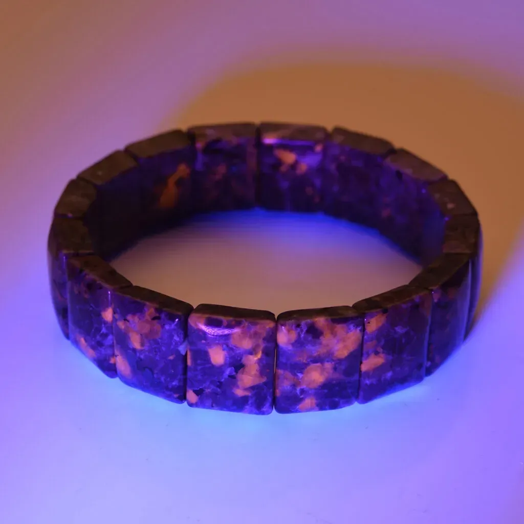 Yooperlite Properties: Discover Glowing Jewelry & Style