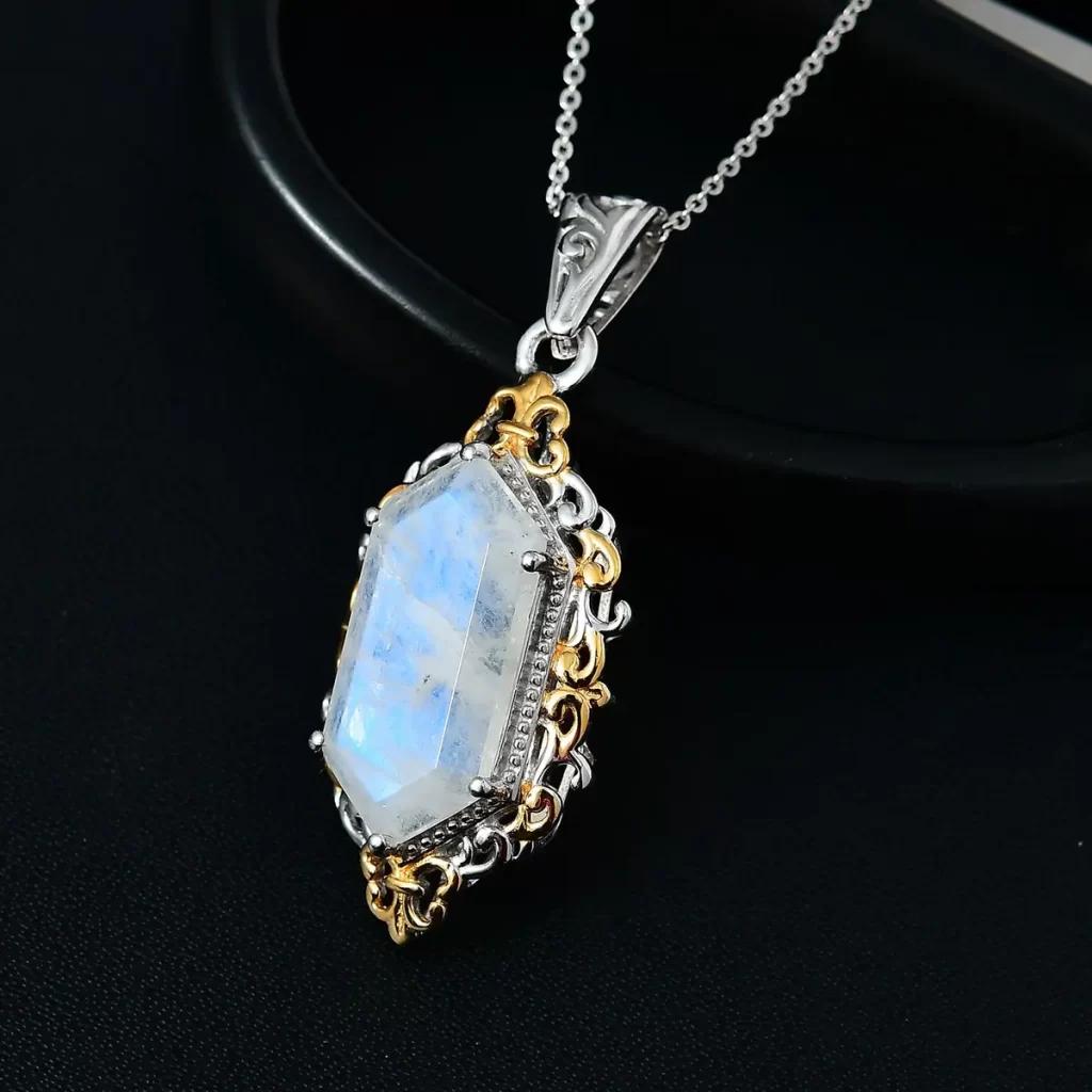 Kuisa Rainbow Moonstone Pendant Necklace